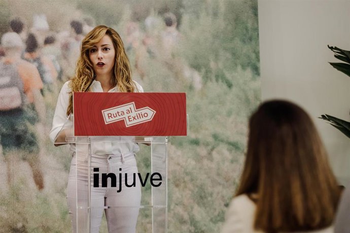 Archivo - La directora del Injuve y secretaria de Acción Institucional de Podemos, María Teresa Pérez, interviene durante la presentación de la segunda edición de 'Ruta al exilio', en el Círculo de Bellas Artes, a 29 de abril de 2022, en Madrid (España).