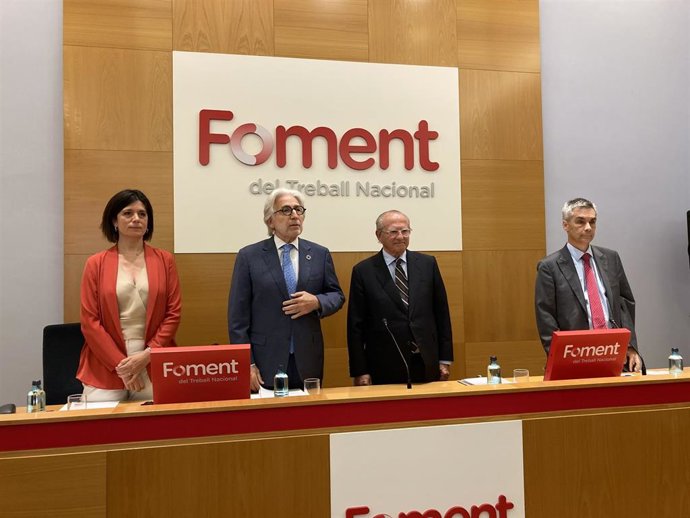 (I-D) Montse Surroca (Foment Del Treball), Josep Sáchez Llibre (Foment Del Treball), Emilio Zegrí  (Icab) Y Sergi Llagostera (Associació De Propietaris De Catalunya).