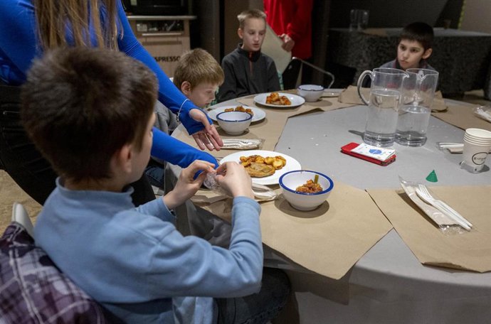 Fundación Madrina rescata a 85 niños de un orfanato de Leópolis (Ucrania)