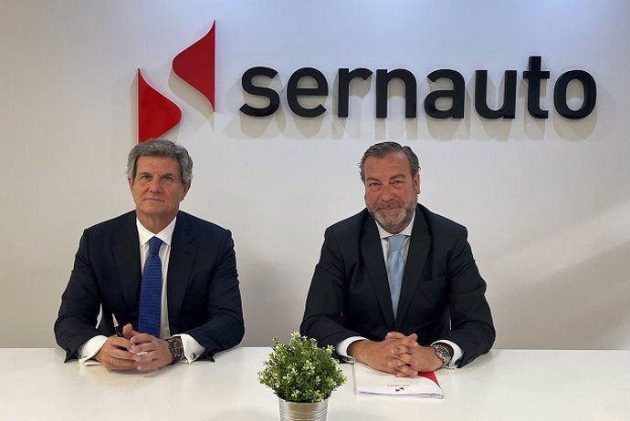 Archivo - Francisco Riberas, presidente y José Portilla, director general de Sernauto