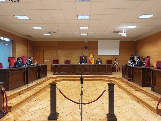 Vista en la Sala de lo Contencioso-Administrativa del Tribunal Superior de Justicia de Extremadura.