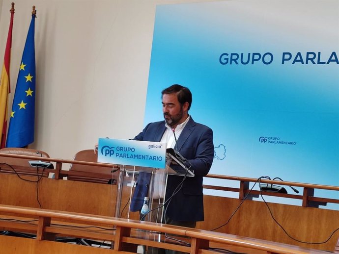 El viceportavoz parlamentario del PPdeG Alberto Pazos en rueda de prensa