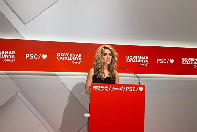 La portavoz del PSC, Elia Tortolero, en rueda de prensa en la sede del partido.