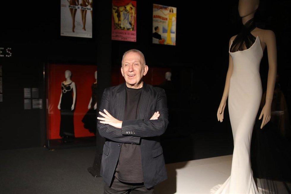 El diseñador de moda y director artístico de la muestra, Jean Paul Gaultier, este lunes en el CaixaForum Barcelona