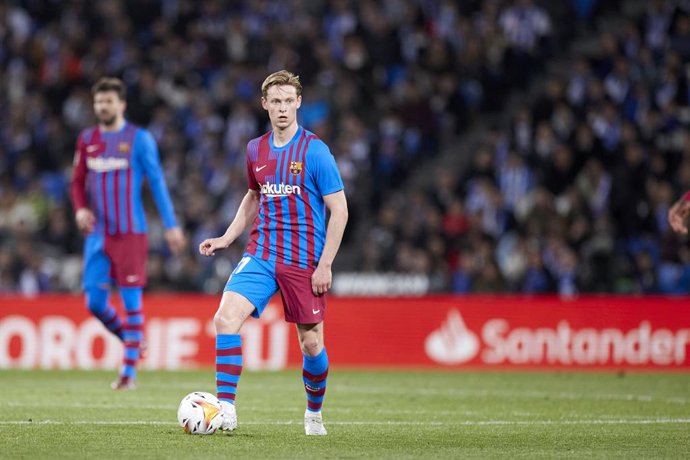 Archivo - Frankie de Jong of FC Barcelona in action during the Spanish league match of La Liga between, Real Sociedad and FC Barcelona at Reale Arena on April 21, 2022, in San Sebastian, Spain.
