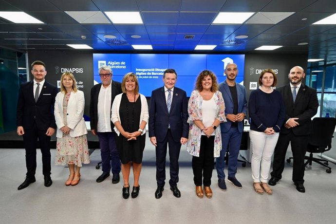 Felipe Campos (Aigües de Barcelona); Llusa Moret (alcaldesa de Sant Boi); Antonio Balmón (AMB); Núria Marin (pta.Diputació); ngel Simon (Aigües de Barcelona); Anna Barnadas y Lluís Junc (Generalitat); Mar León (ACA); Rubén (Aigües de Barcelona)