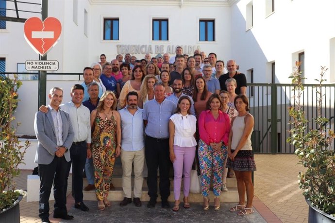 La secretaria general del PP de Málaga, Patricia Navarro, preside en Mijas la reunión comarcal del partido en la Costa del Sol.