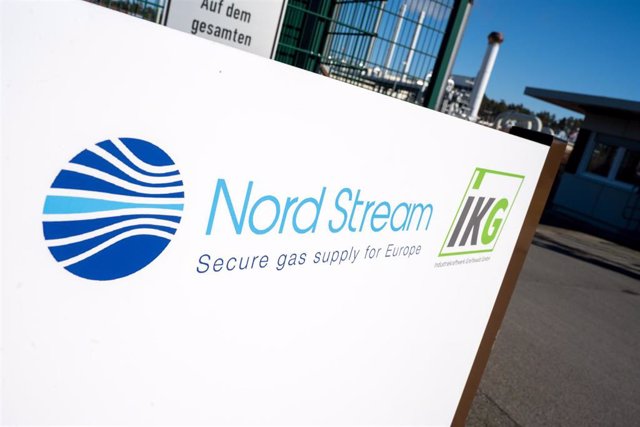 Archivo - 08 de marzo de 2022, Mecklemburgo-Pomerania Occidental, Lubmin: Un cartel con las palabras "Nord Stream" se encuentra delante de la estación de recepción de gas del gasoducto Nord Stream 1 del Mar Báltico