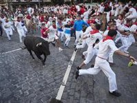 Un herido por asta, atendido en la plaza de toros, y cinco traslados por traumatismos en el encierro