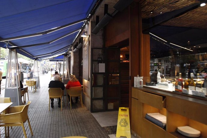 Archivo - El exterior de un bar en Palma.