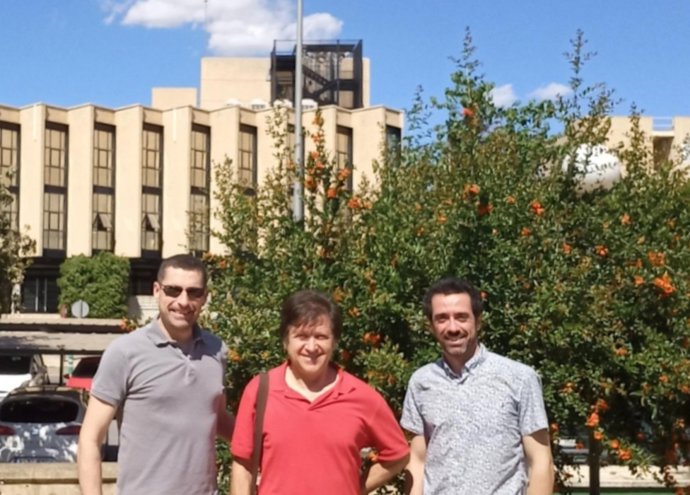 De izquierda a derecha, Manuel Seco Nicolás (Fac. De Química), Mariano Alarcón (Fac. De Química) y Alfonso P. Ramallo González (Fac. De Informática).