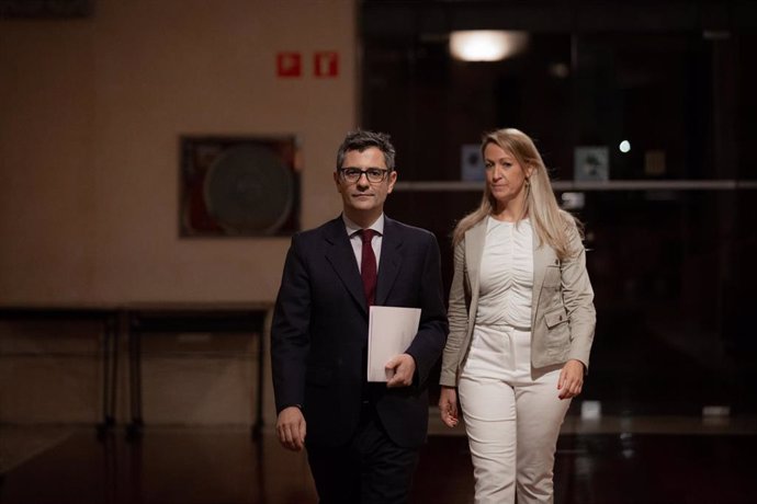 El ministro de la Presidencia, Relaciones con las Cortes y Memoria Democrática, Félix Bolaños, y la delegada del Gobierno en Cataluña, Maria Eugnia Gay Rosell.