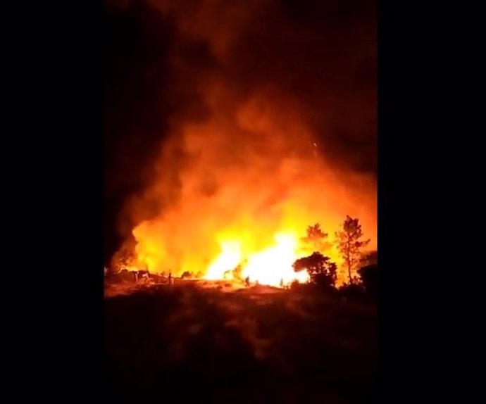 Incendio en Las Hurdes durante la noche