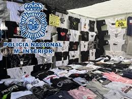 Intervenidos unos 19.500 objetos falsificados en Fuengirola y Mijas en una operación con 15 detenidos