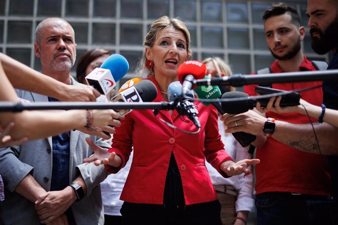 La vicepresidenta segunda, Yolanda Díaz, a su llegada a la inauguración de la jornada sobre cuidados de CCOO, en la sede del Comité Económico y Social (CES), a 11 de julio de 2022, en Madrid (España). 