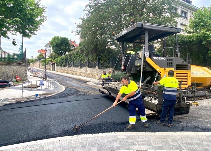 Asfaltado de los viales en la zona este del Sardinero