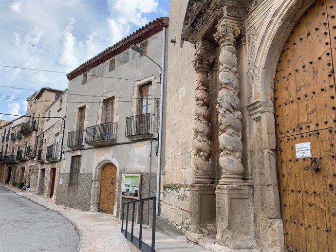 Iglesia de Sant Martí de Mald (Lleida), la renovación de cuya fachada se financiará con la donación que hizo en vida un vecino al municipio