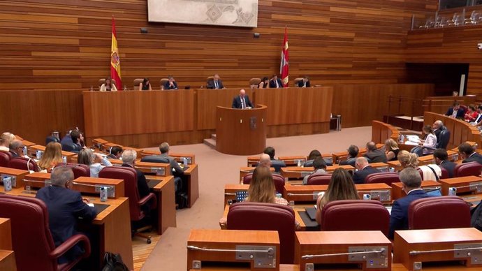 Imagen de un momento del pleno extraordinario para convalidar el Decreto-Ley de medidas urgentes