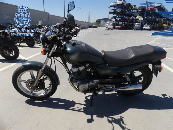 Detenido el ladrón de 27 robos de móviles a tironazos desde una moto