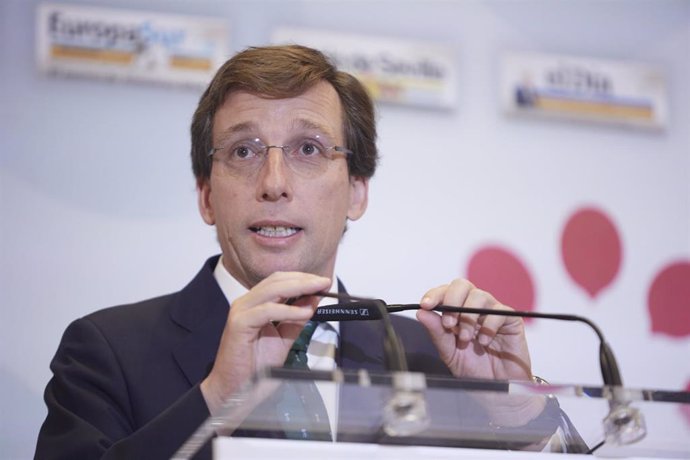 El Alcalde de Madrid, José Luis Martínez Almeida, durante el desayuno-coloquio organizado por el Grupo Joly, a 12 de julio de 2022 en Sevilla (Andalucía, España)