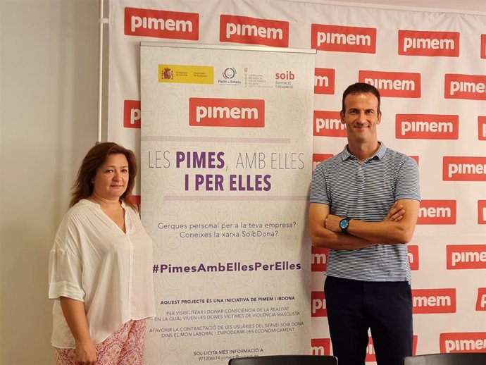 La consellera de Presidencia, Función Pública e Igualdad, Mercedes Garrido, y el presidente de Pimem, Jordi Mora, en la presentación de la campaña 'Pimes amb elles i per a elles'