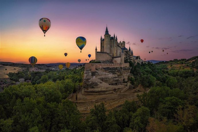 Globos sobre el Alcázar de Segovia.