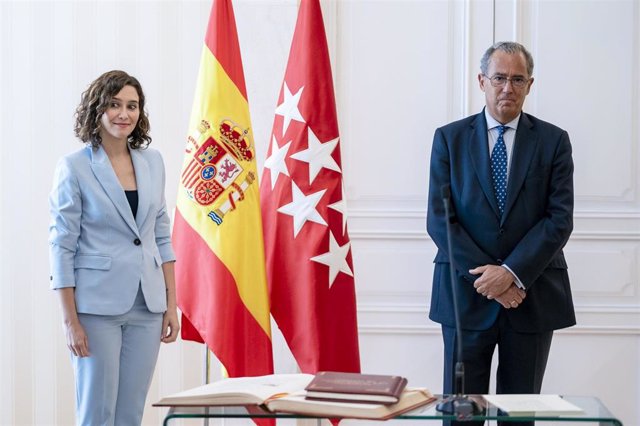 La presidenta de la Comunidad de Madrid, Isabel Díaz Ayuso, y el vicepresidente del Gobierno autonómico, Enrique Ossorio, en Madrid (España). 