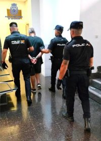 Detienen a un hombre por robar y causar lesiones a una mujer de edad avanzada en Palma