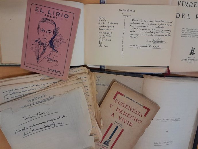 La Biblioteca Valenciana recibe la donación del fondo documental de Luis Hernández Rico y Luis Hernández Alfonso
