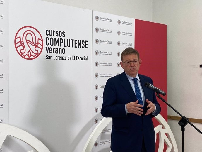 El presidente de la Generalitat Valenciana y secretario general del PSPV-PSOE, Ximo Puig, en declaraciones a medios previamente a su intervención en los Cursos de Verano de la Universidad Complutense en El Escorial.