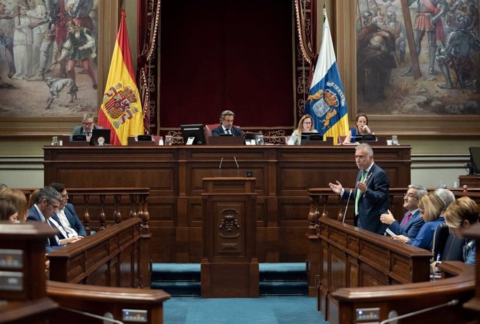 Sesión de control al Gobierno de Canarias en el Parlamento