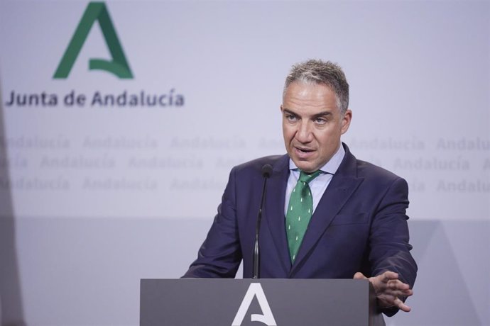 El consejero de Presidencia en funciones de la Junta de Andalucía, Elías Bendodo, durante la rueda de prensa tras el Consejo de Gobierno de la Junta de Andalucía en el Palacio de San Telmo, a 12 de julio de 2022 en Sevilla (Andalucía, España)