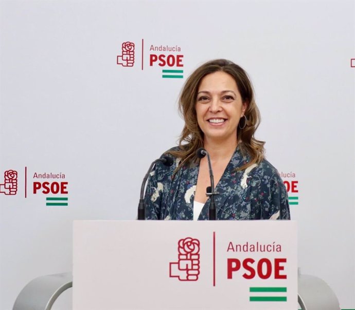 La parlamentaria andaluza del PSOE por Córdoba Isabel Ambrosio, en la sede de su partido.