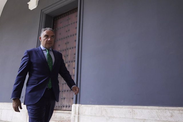 El consejero de Presidencia en funciones de la Junta de Andalucía, Elías Bendodo, antes de la rueda de prensa tras el Consejo de Gobierno de la Junta de Andalucía en el Palacio de San Telmo, a 12 de julio de 2022 en Sevilla (Andalucía, España)