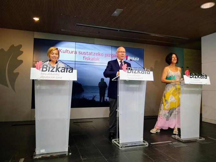 Ainara Basurko, José María Iruarrizaga y Lorea Bilbao