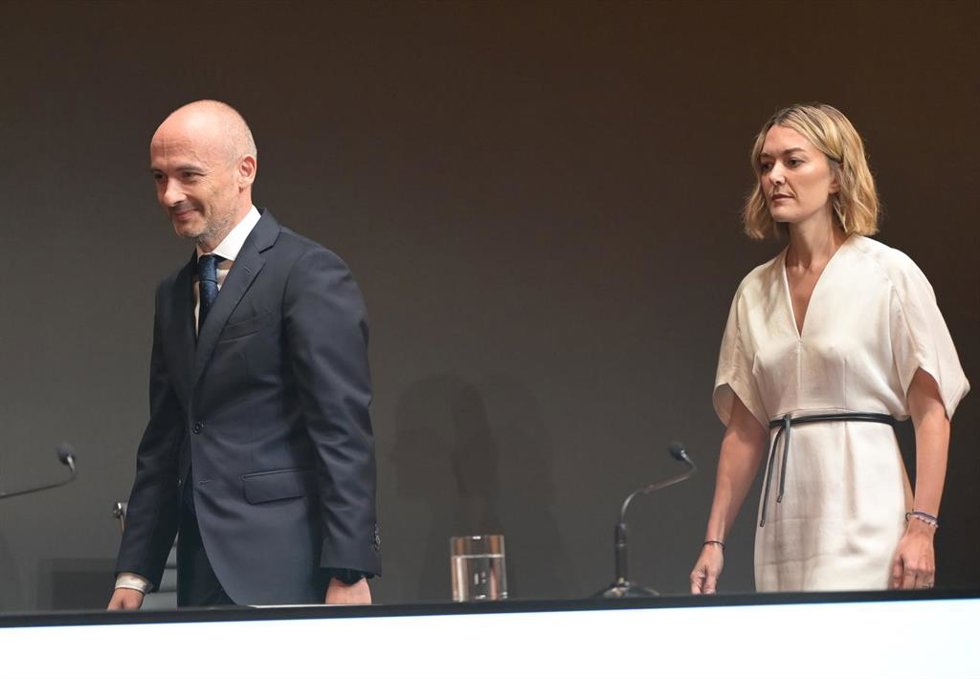 El consejero delegado de Inditex, Óscar García Maceiras, y la presidenta de Inditex, Marta Ortega, durante la primera convocatoria de la Junta General de Accionistas de Inditex, en la sede corporativa de la compañía 