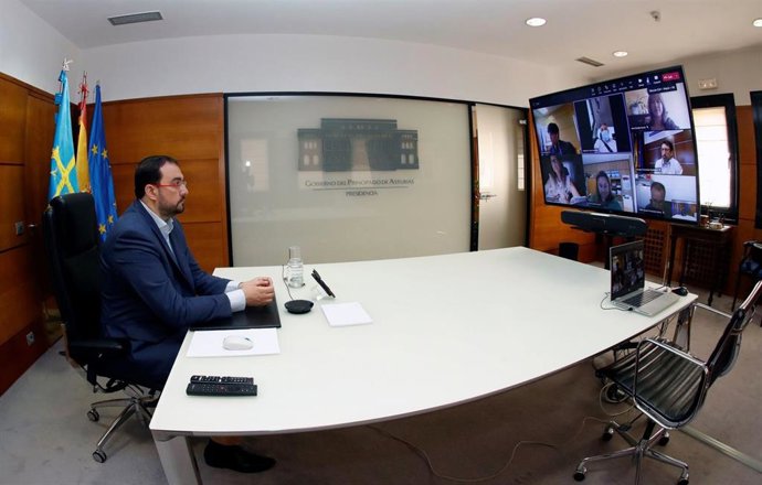 El presidente del Principado, Adrián Barbón, durante la sesión telemática del Consejo de Gobiernfo Extraordinario.