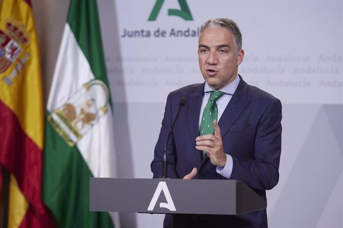 El consejero de Presidencia en funciones de la Junta de Andalucía, Elías Bendodo, durante la rueda de prensa tras el Consejo de Gobierno de la Junta de Andalucía en el Palacio de San Telmo, a 12 de julio de 2022 en Sevilla (Andalucía, España)