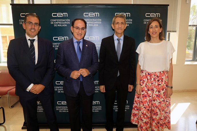 De izquierda a derecha: Sergio Corral, Javier González de Lara, José M. Domínguez  y Natalia Sánchez.