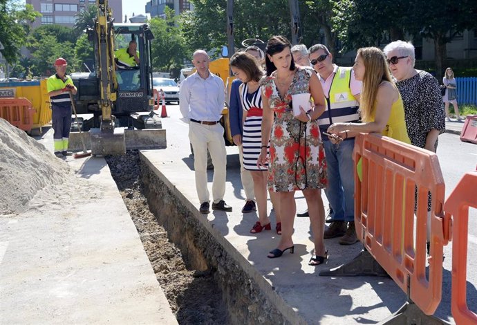 La alcaldesa de Santander, Gema Igual, visita el inicio d ela sobras para mejorar la presión del agua en General Dávila