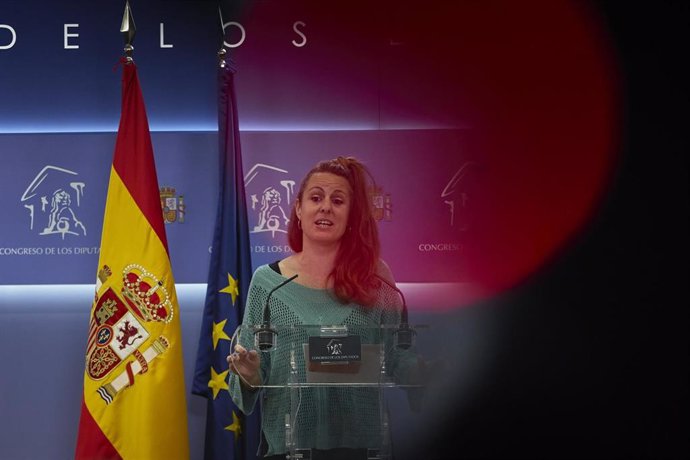 La portavoz de la CUP en el Congreso, Mireia Vehí, interviene en una rueda de prensa anterior a una Junta de Portavoces, en el Congreso de los Diputados, a 28 de junio de 2022, en Madrid (España).