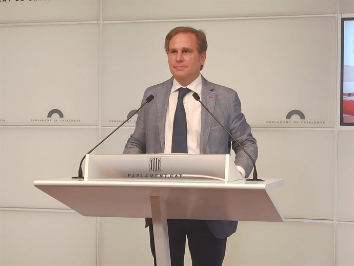 El portavoz de Vox en el Parlament, Joan Garriga, en rueda de prensa el 12 de julio.