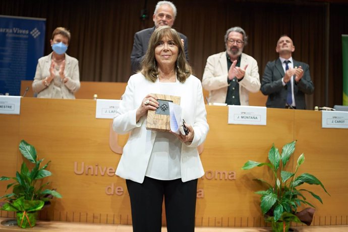 Maria del Mar Bonet rep la Medalla d'Honor de la Xarxa Vives d'Universitats.