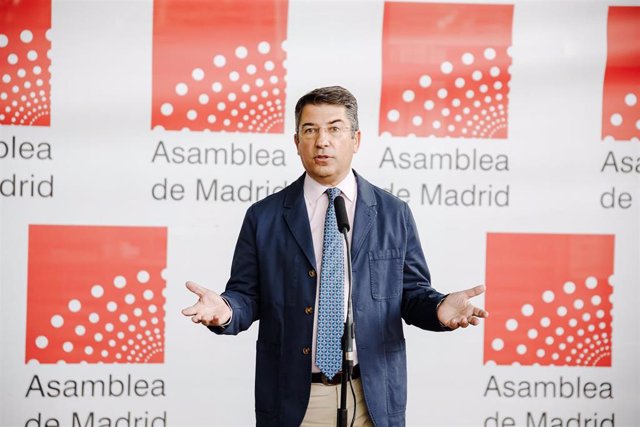 El nuevo portavoz del Partido Popular en la Asamblea de Madrid, Pedro Muñoz Abrines, comparece en una sesión plenaria, en la Asamblea de Madrid, a 23 de junio de 2022, en Madrid (España). El tema central de este pleno es la explicación de la presidenta de