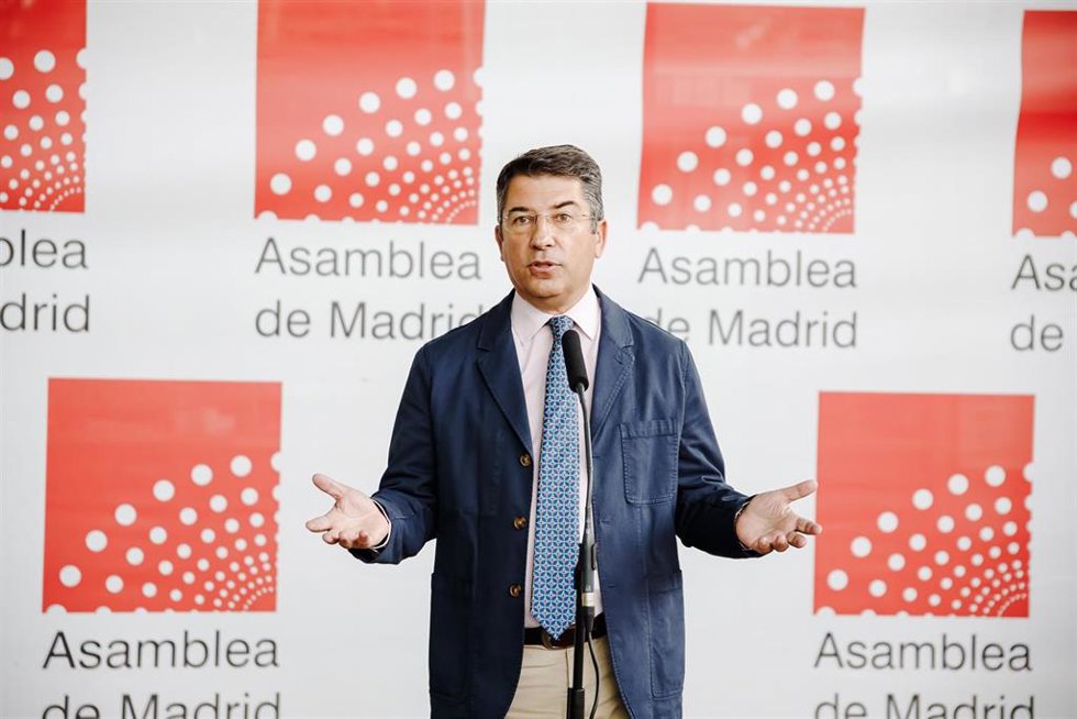 El nuevo portavoz del Partido Popular en la Asamblea de Madrid, Pedro Muñoz Abrines, comparece en una sesión plenaria, en la Asamblea de Madrid, a 23 de junio de 2022, en Madrid (España). El tema central de este pleno es la explicación de la presidenta 