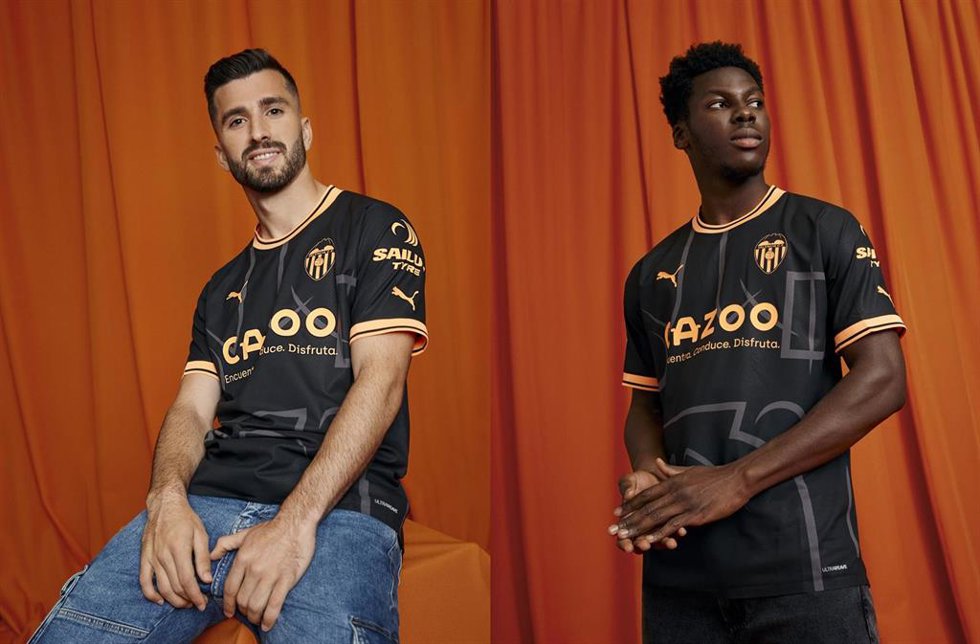 Segunda equipación del Valencia CF para la temporada 2022/23