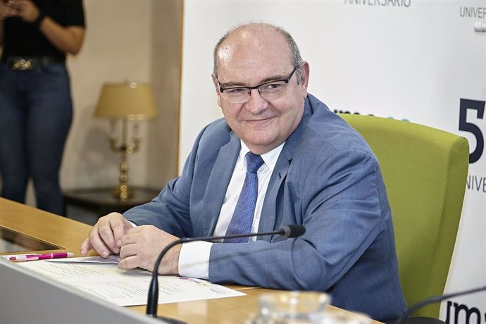 El secretario general de Universidades, José Manuel Pingarrón, en los cursos de verano de la UMA