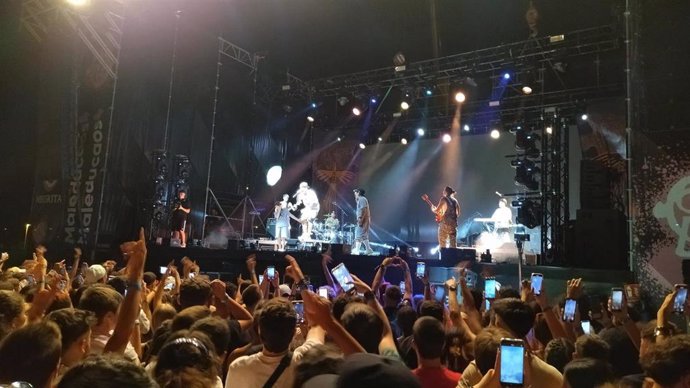 Imagen del Festival Maleducados en la explanada sobre el Puente del Dragón.