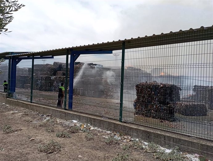 Imagen del incendio en la planta de papel