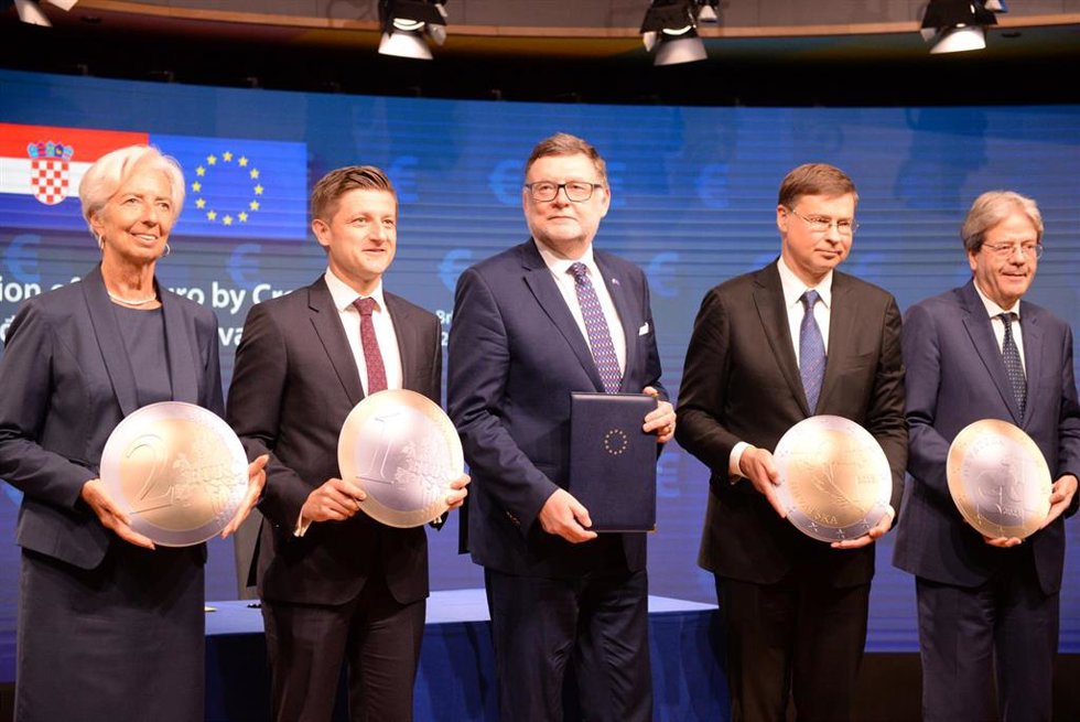 12 July 2022, Belgium, Brussels: (L-R)President of the European Central Bank Christine Lagarde, Croatian Finance Minister Zdravko Maric, Czech Finance Minister Zbynik Stanjura, European Commission Vice President Valdis Dombrovskis and European Commissi